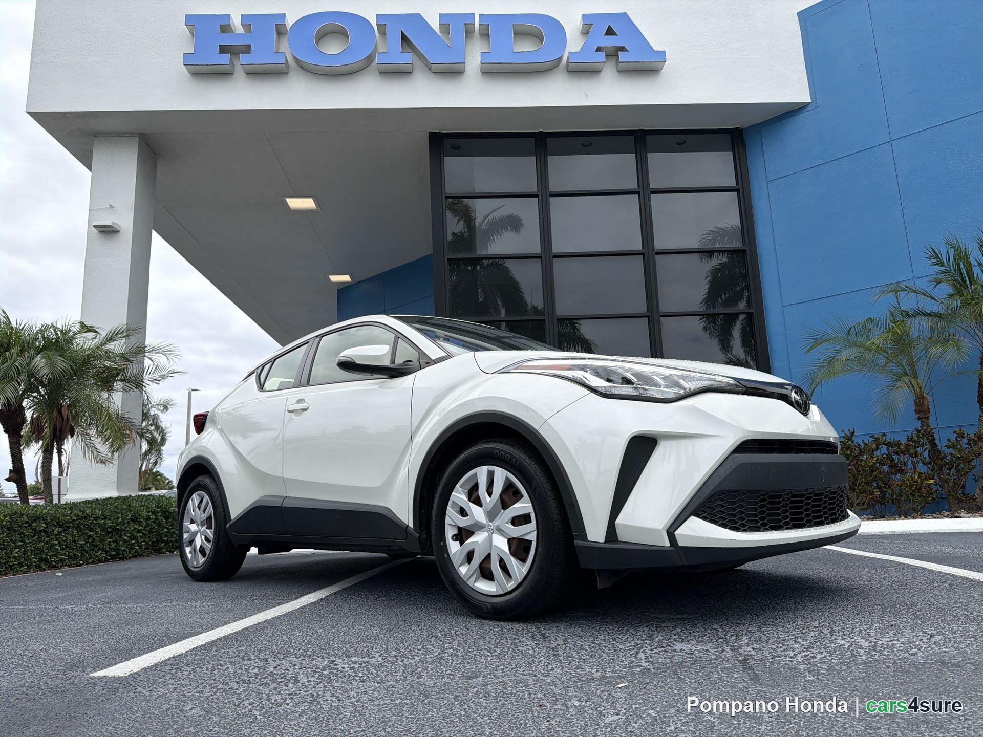 2020 TOYOTA C-HR - Photo 1