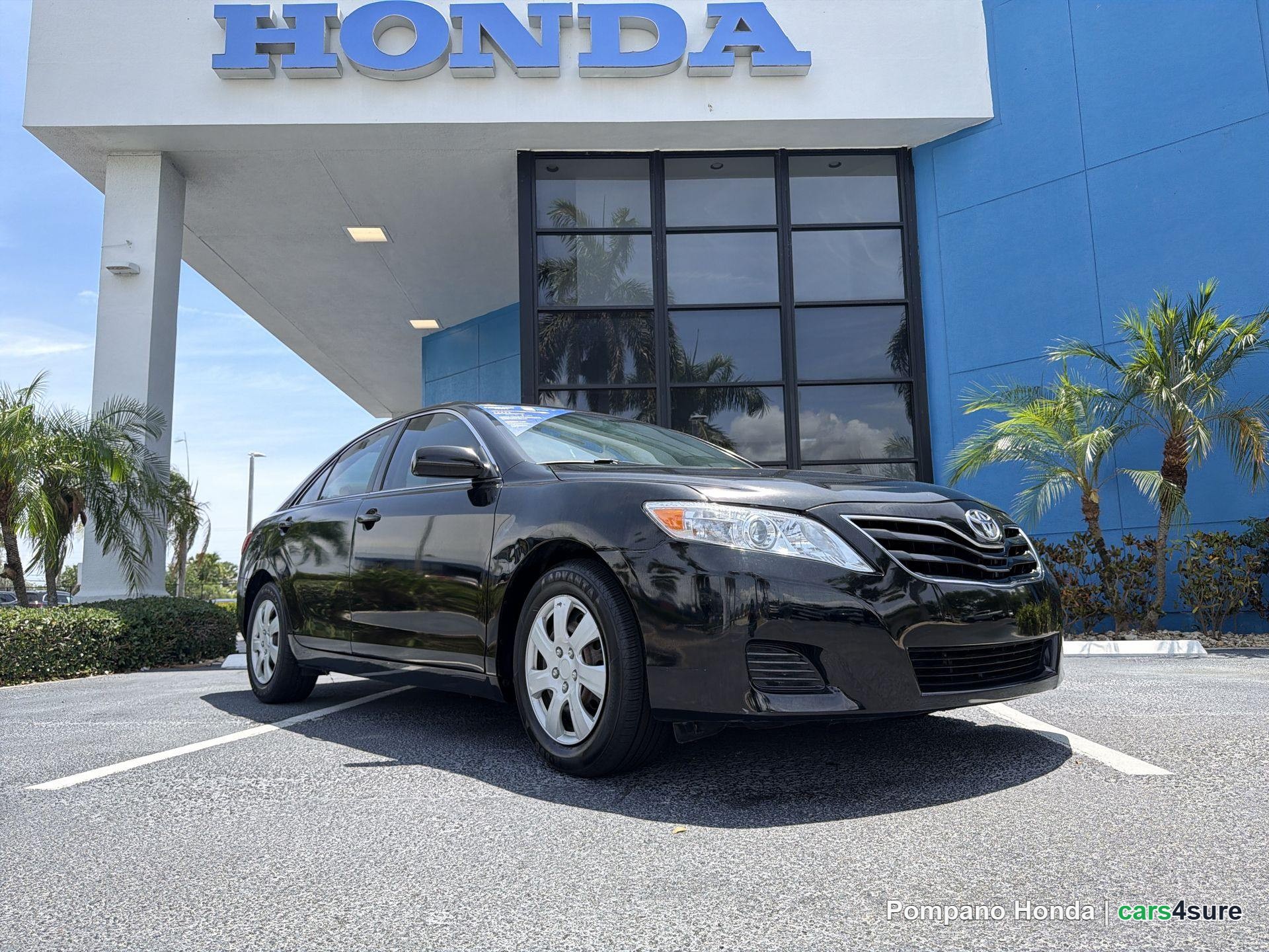 2010 TOYOTA Camry - Photo 1